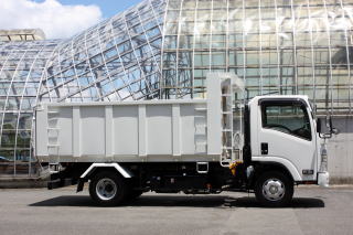 ダンプトラック