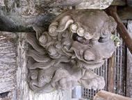 向拝の獅子鼻