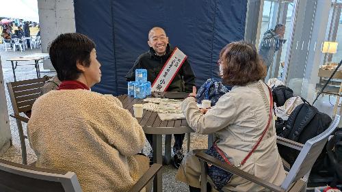 相談者と話す小泉医師