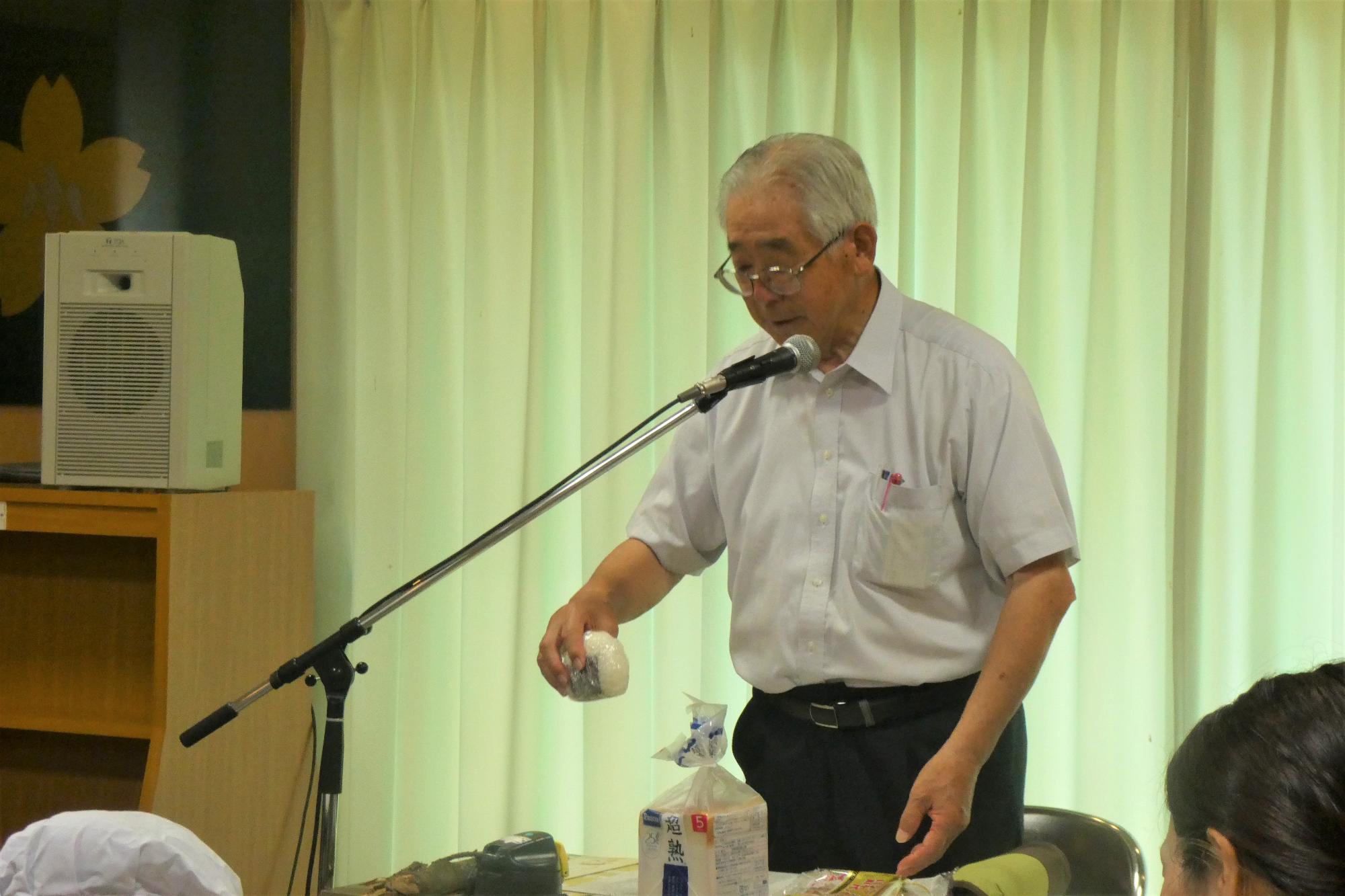 YAP自由研究会講演の様子1