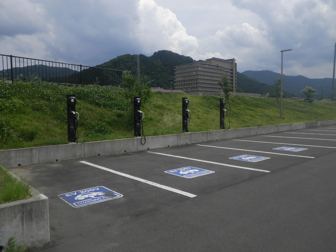 EV充電器 YBファブ駐車場