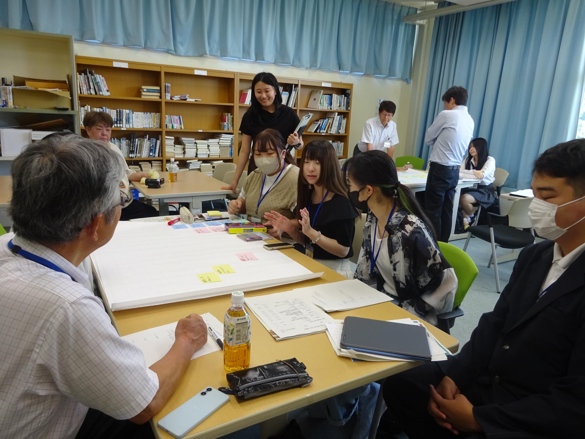 意見交換会の様子（第一学院高等学校養父校）
