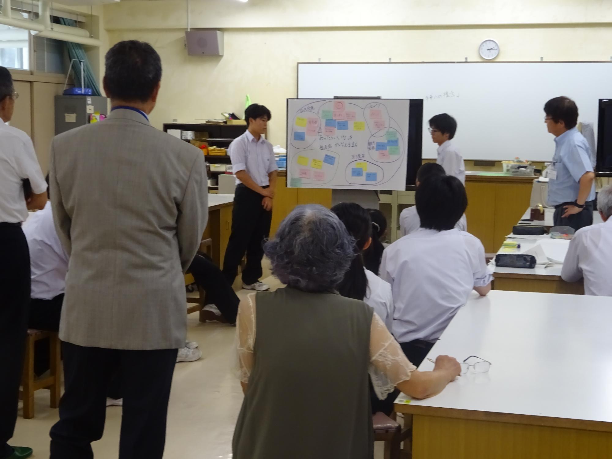 意見交換会の様子（県立八鹿高等学校）
