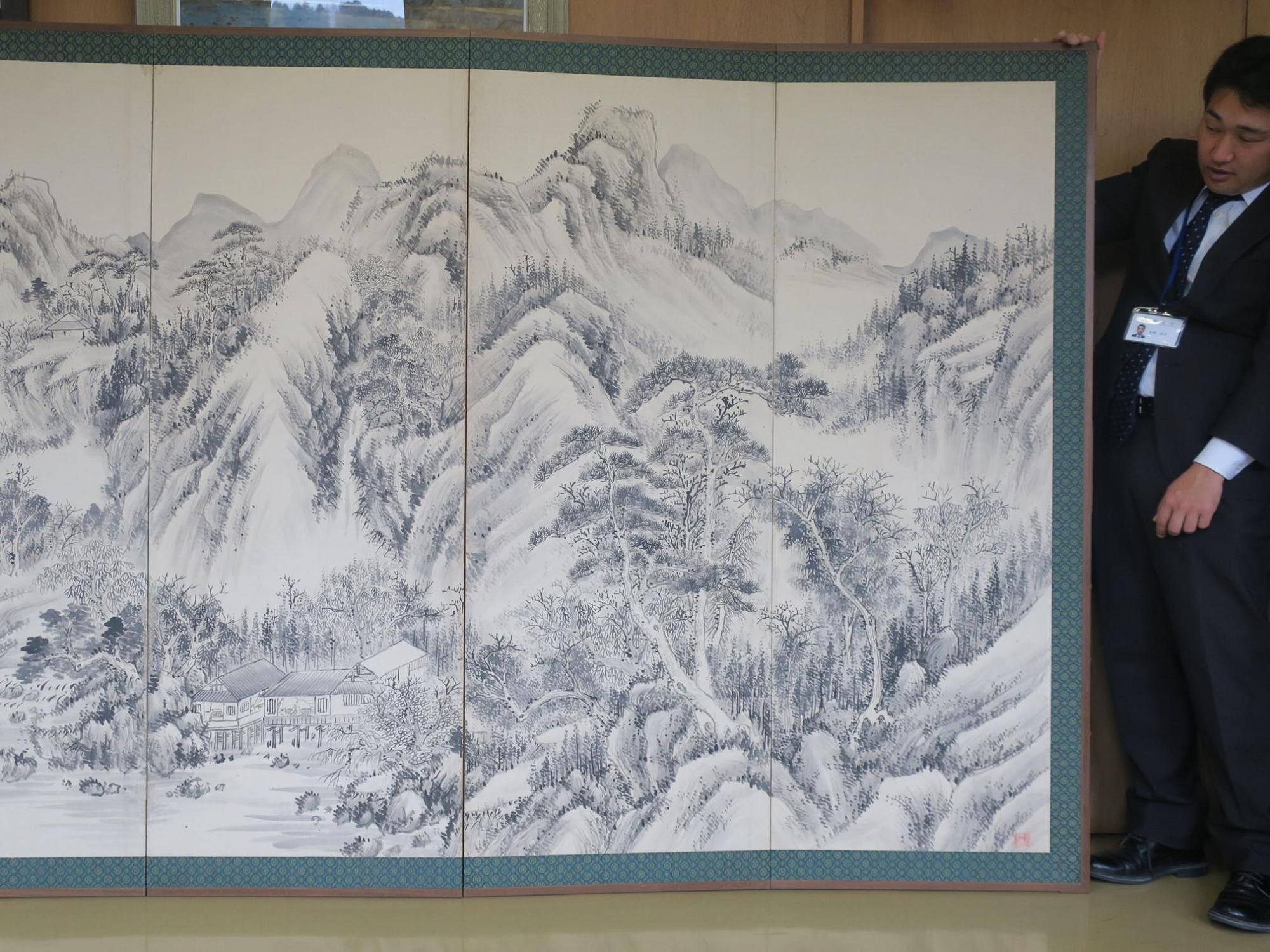 屏風に描かれた山水画