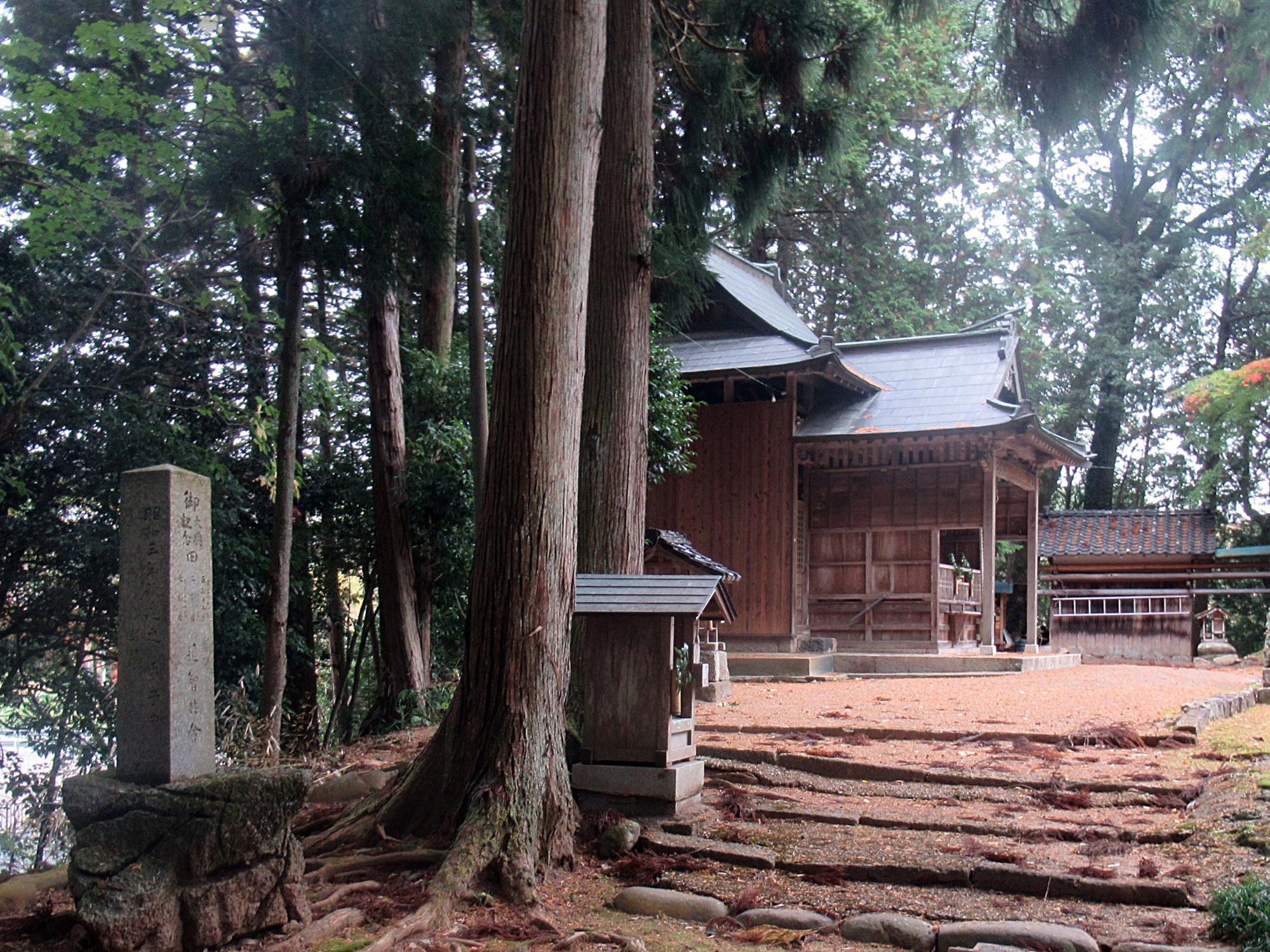 高柳の住吉神社にたつ顕彰碑
