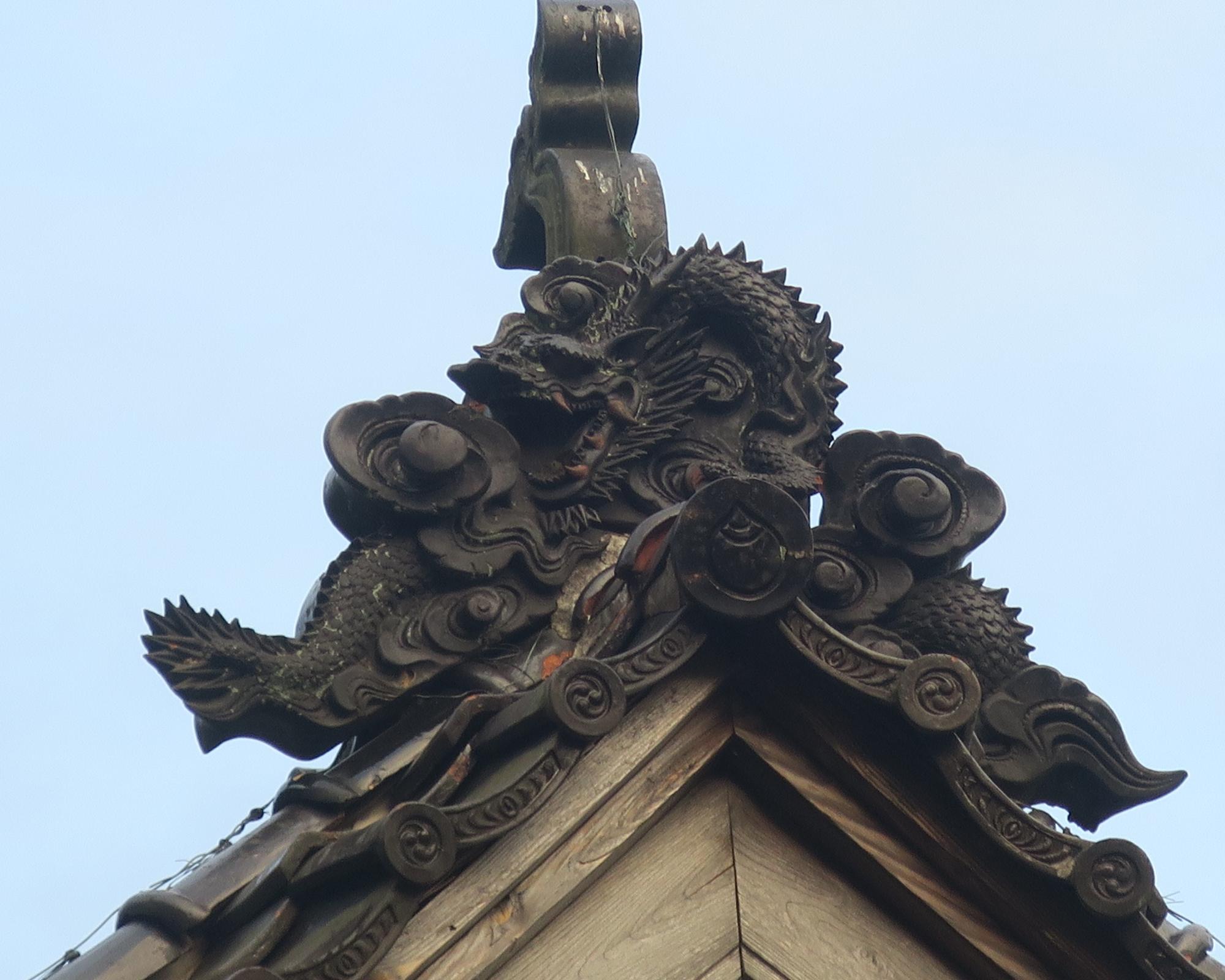 鐘楼門にある龍の彫刻