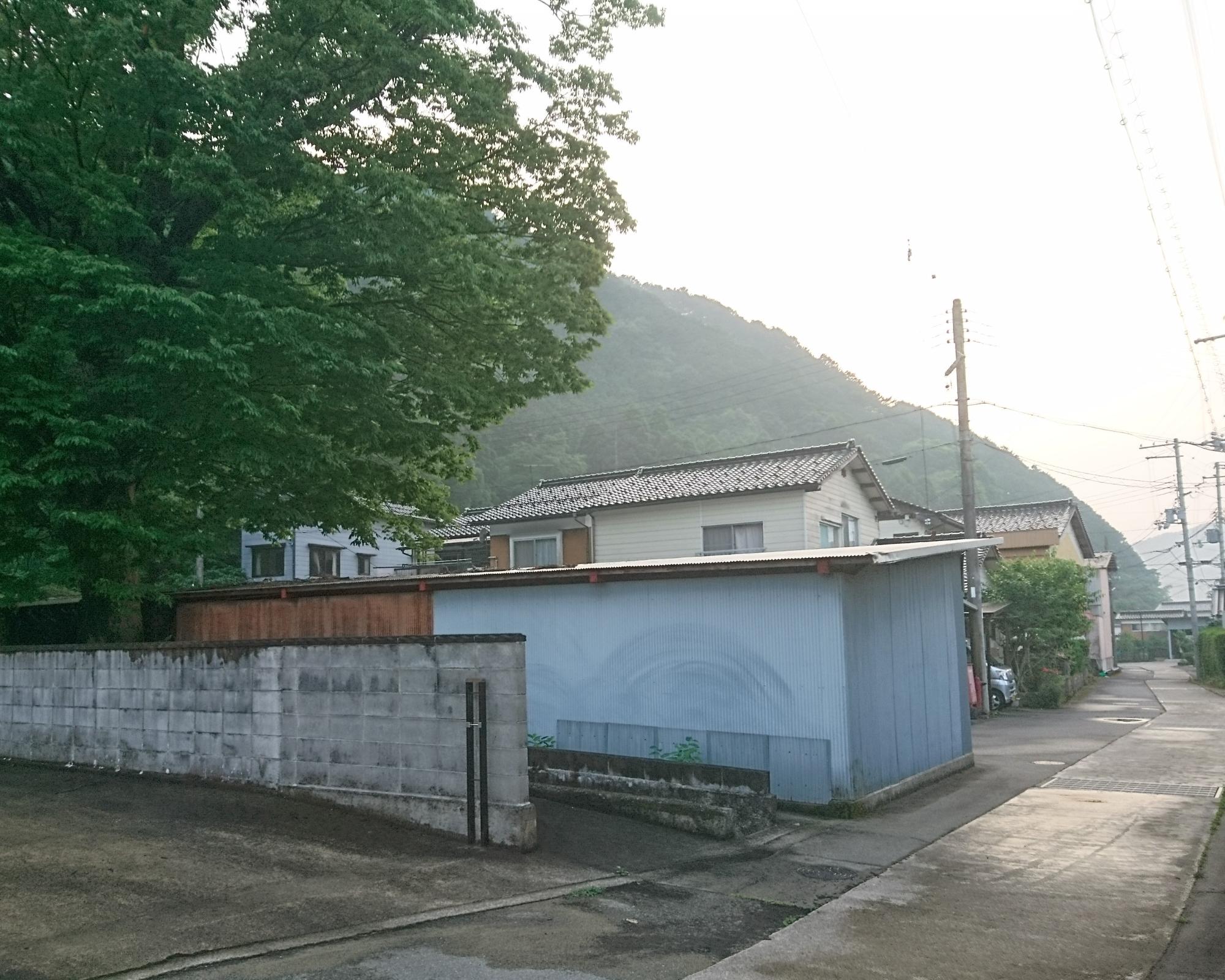 住宅地の中にある牛市場の跡地