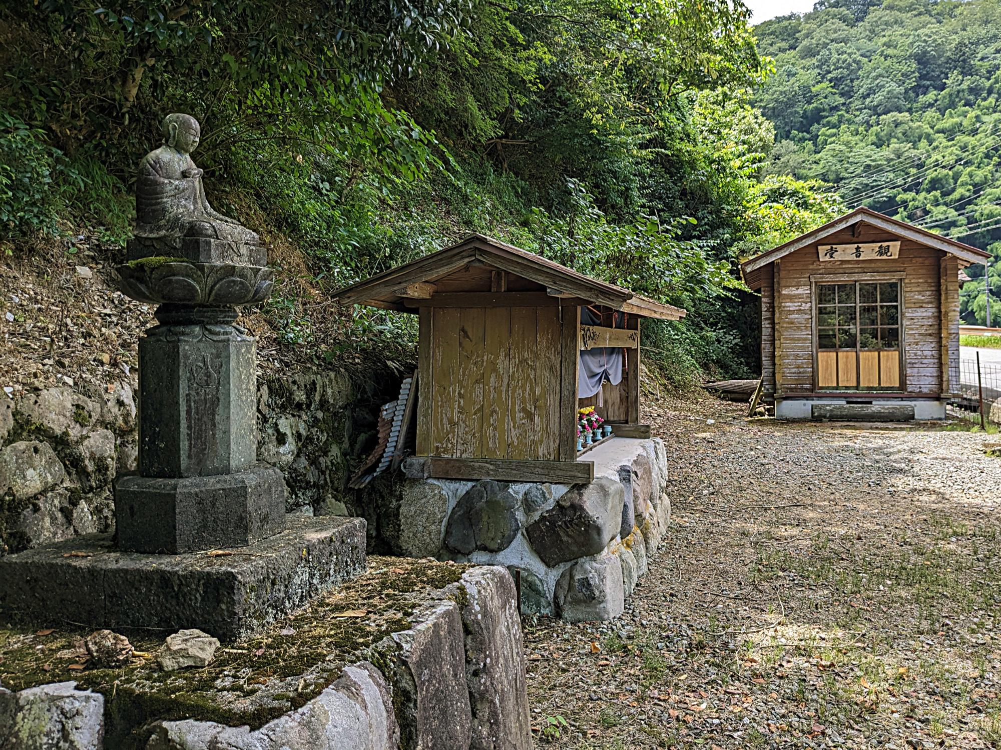 須西にある弘法大師坐像