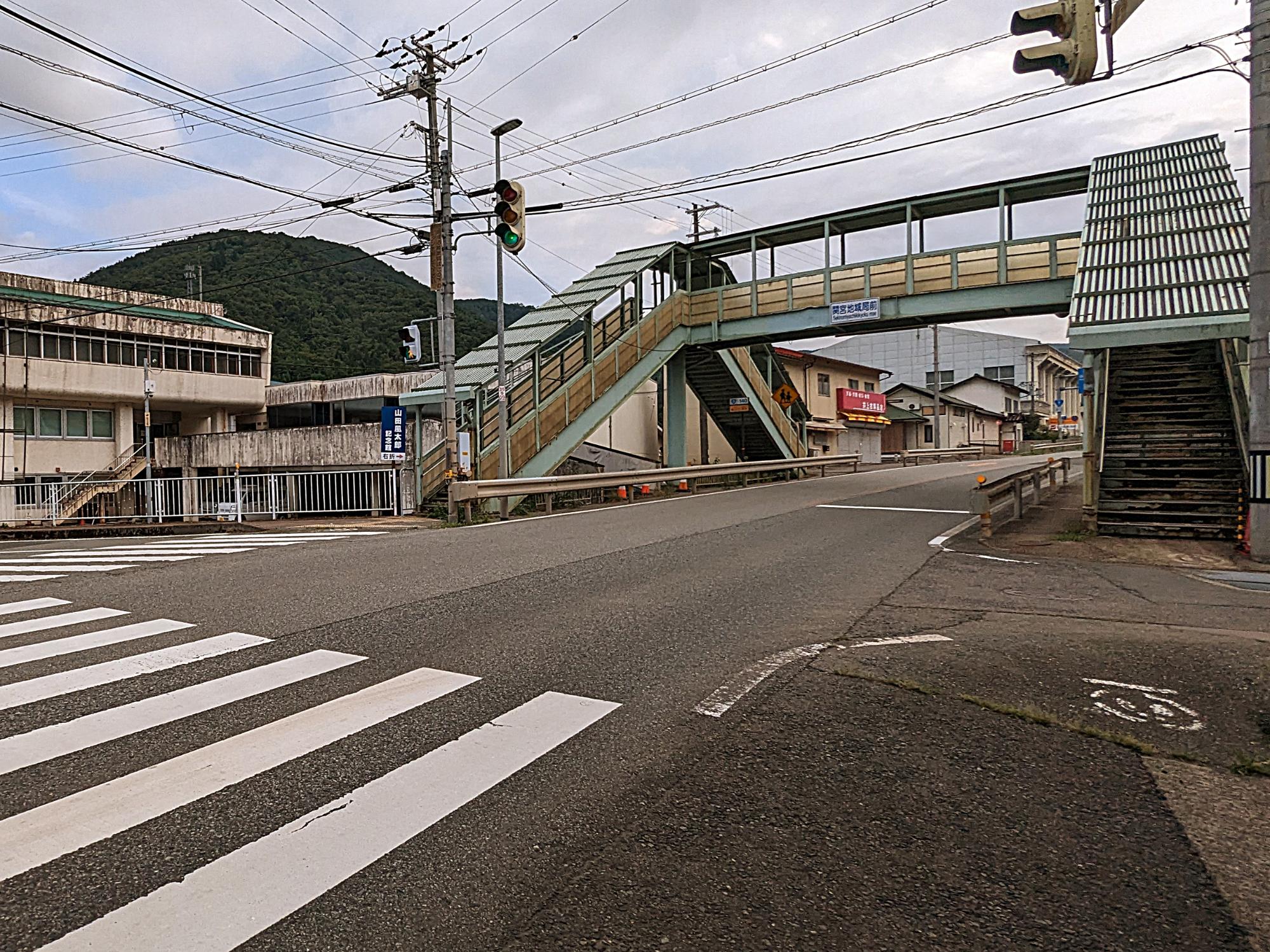昭和47年完成の関宮歩道橋