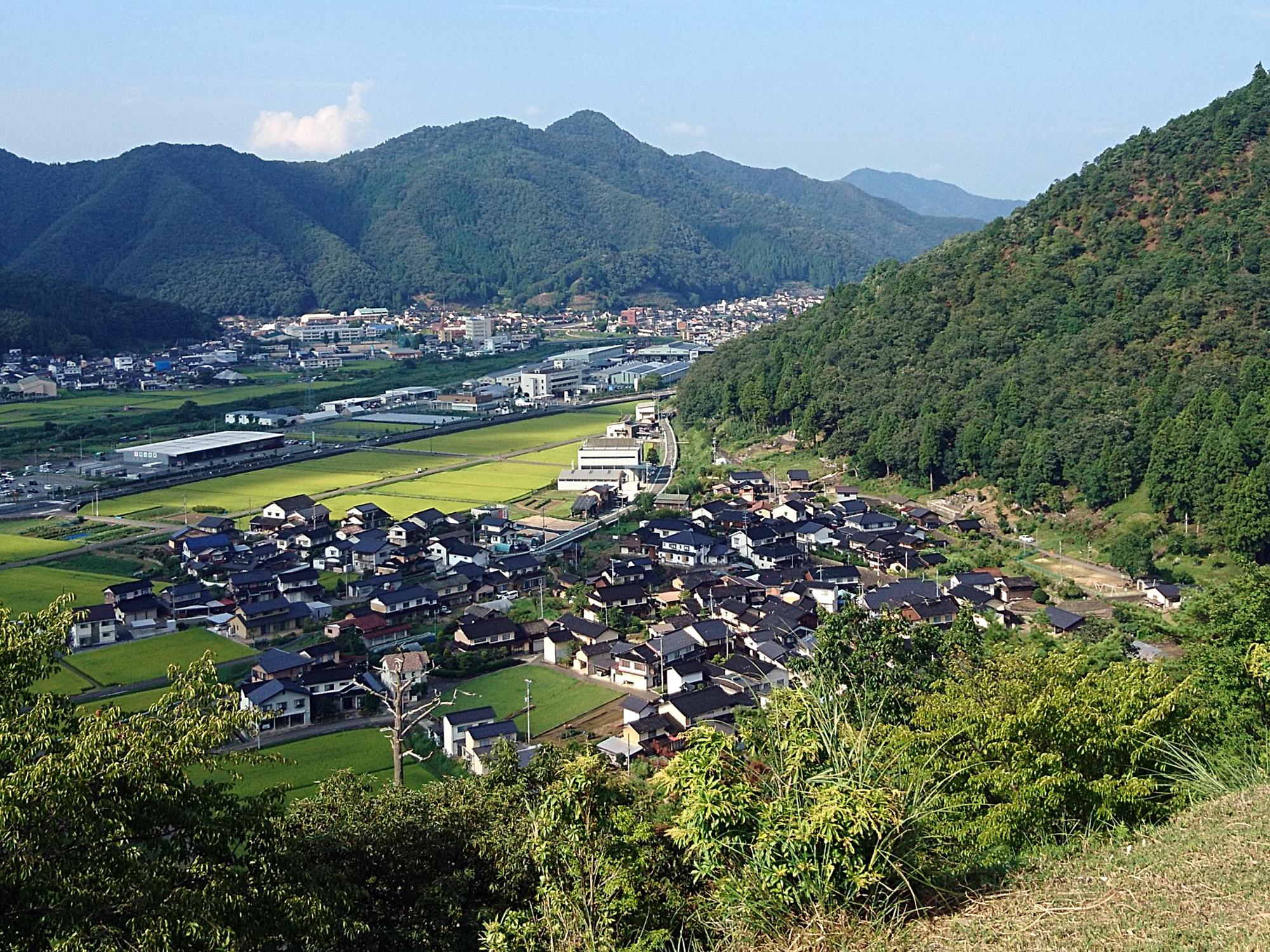 但馬朝倉城跡からみた朝倉集落