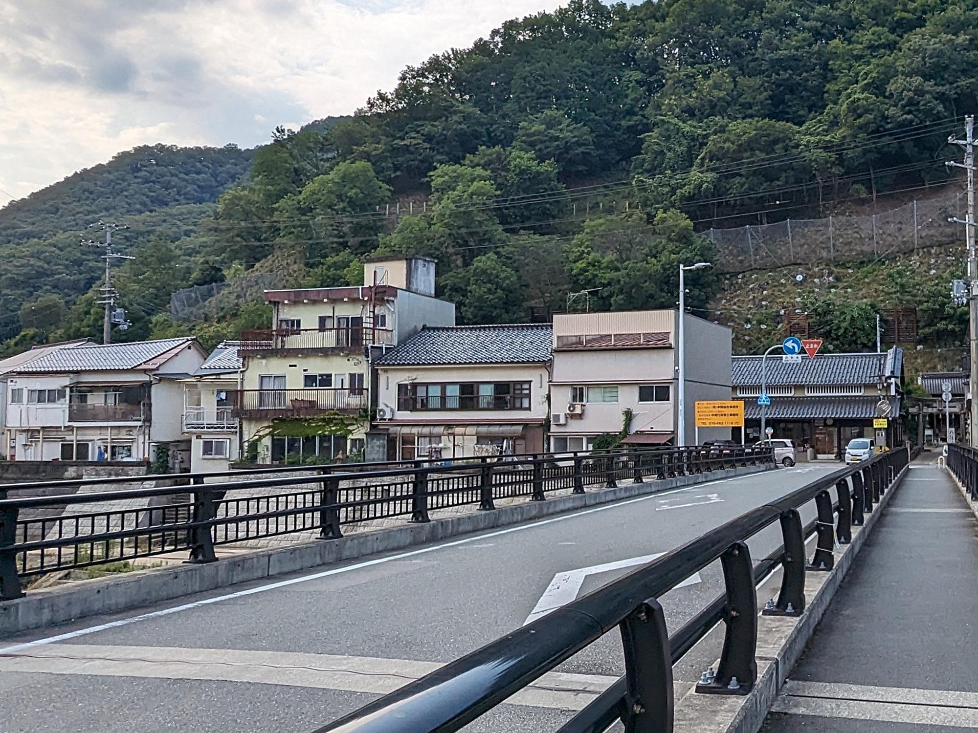 明治12年に初代が建設された屋岡橋