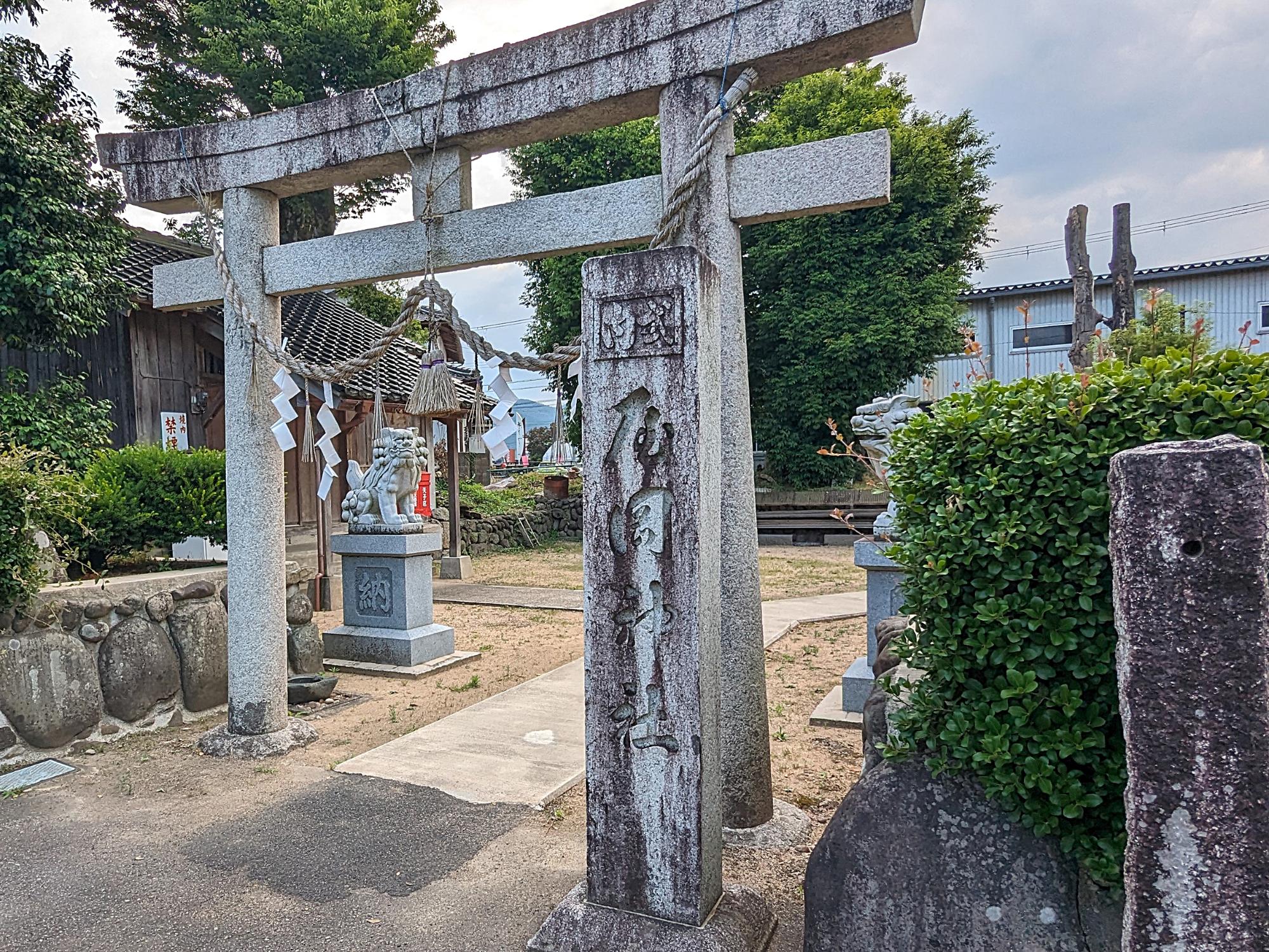 天子区にある屋岡神社