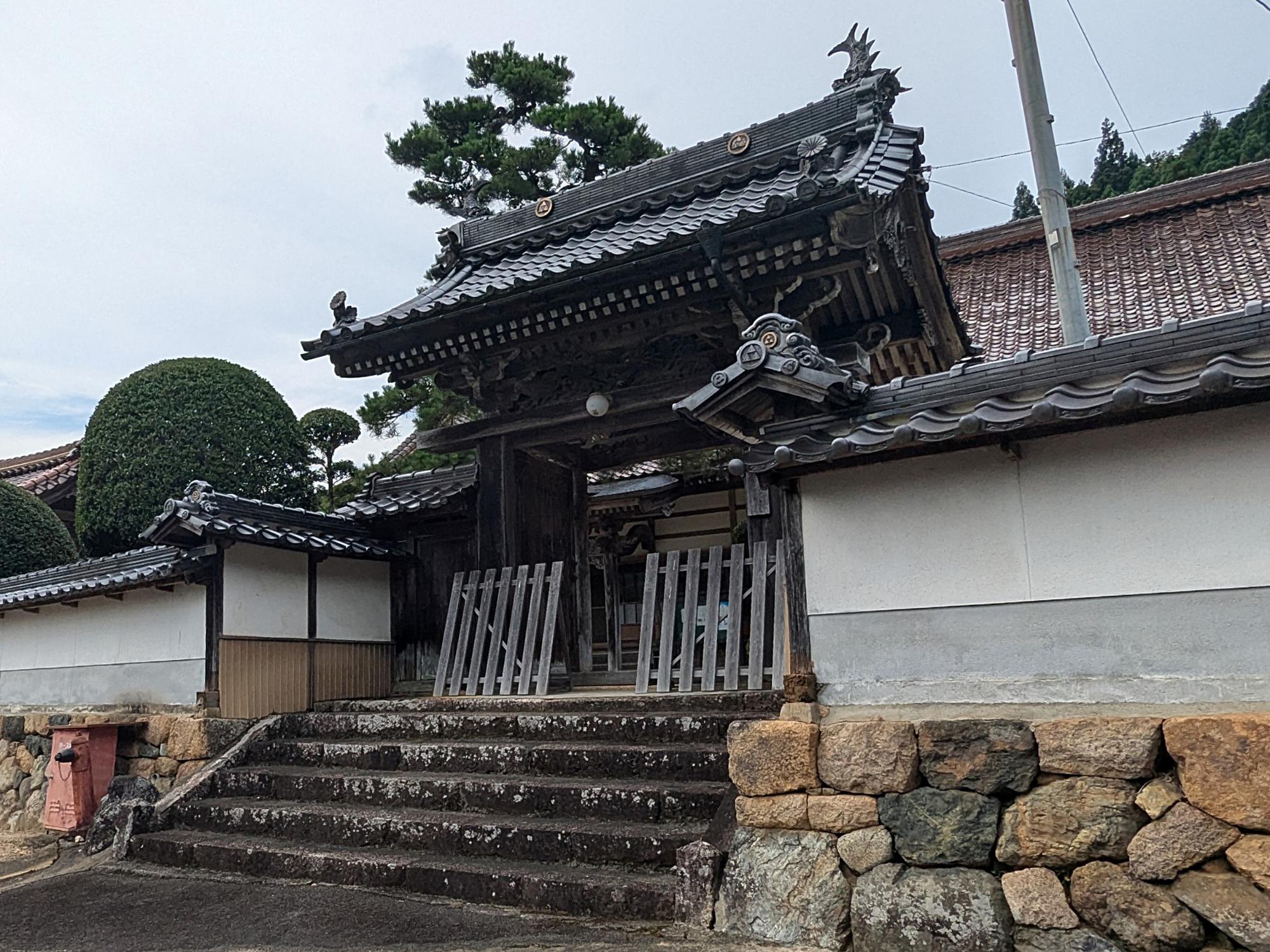 大仙寺の山門