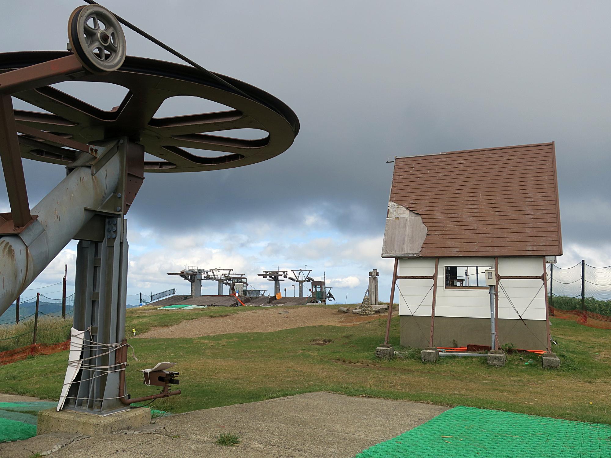 鉢伏山にある山頂のリフト