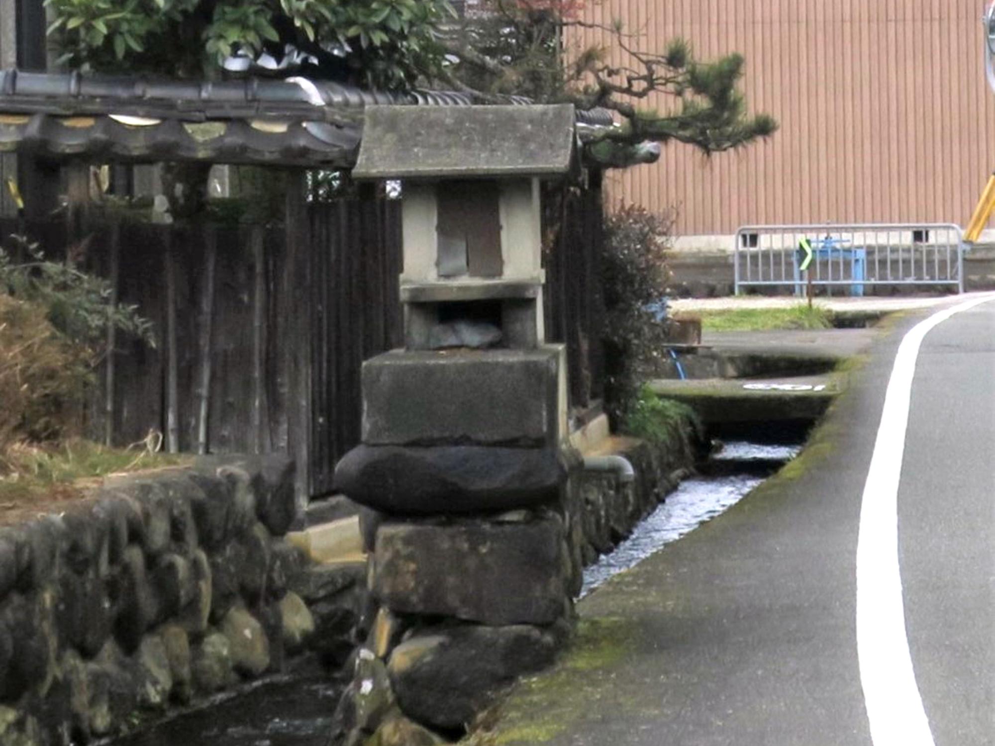 下八木にある愛宕社の正面（西から）