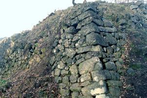 八木城本丸の石垣
