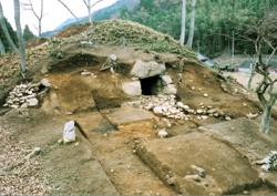 石室入口付近の発掘