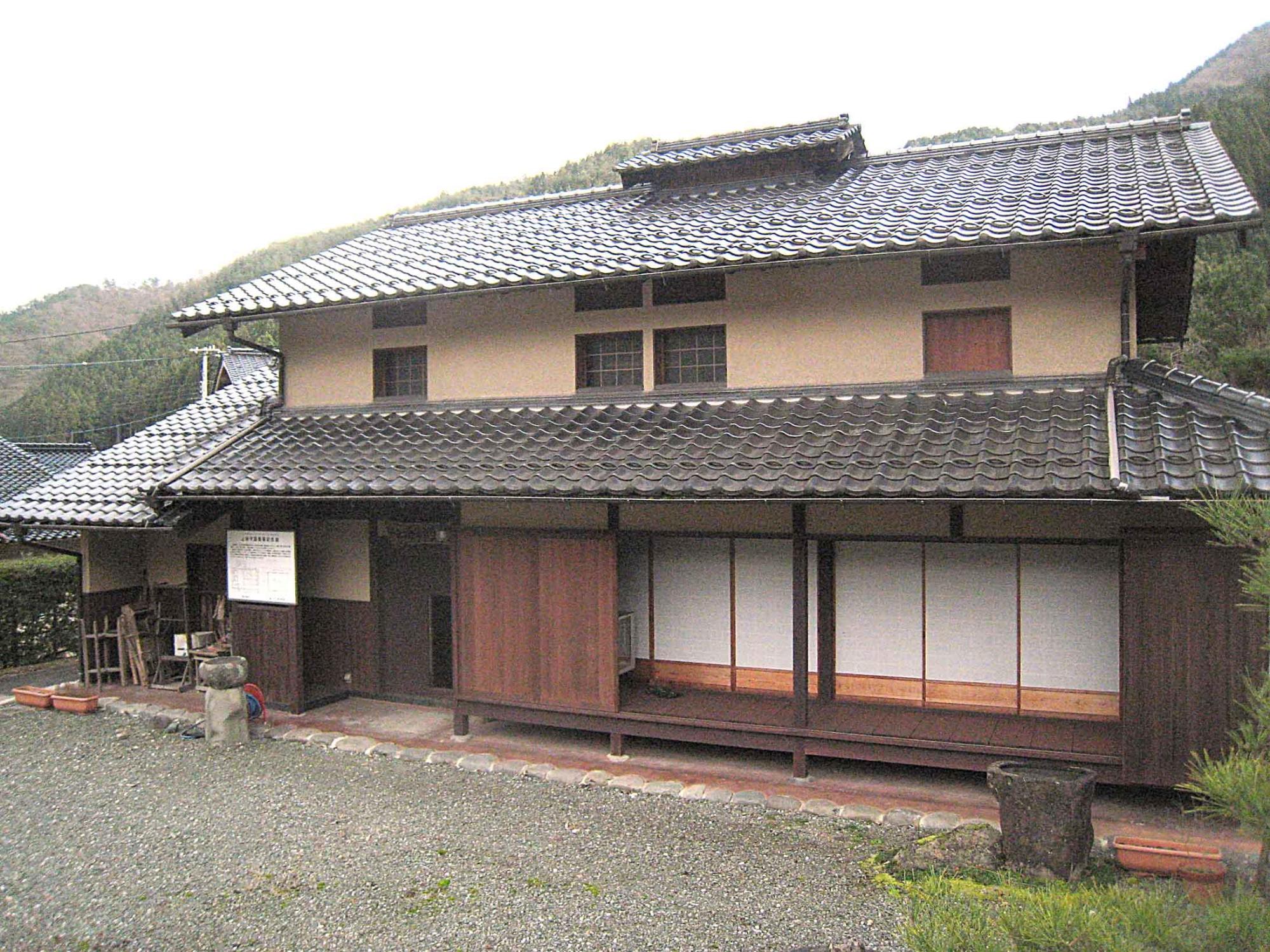 上垣守国記念館