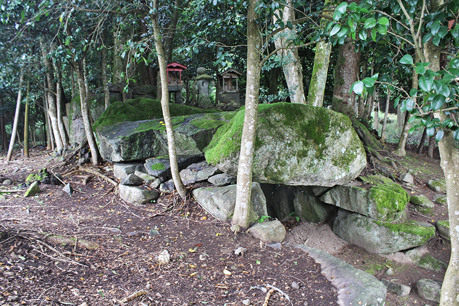 露出した横穴式石室