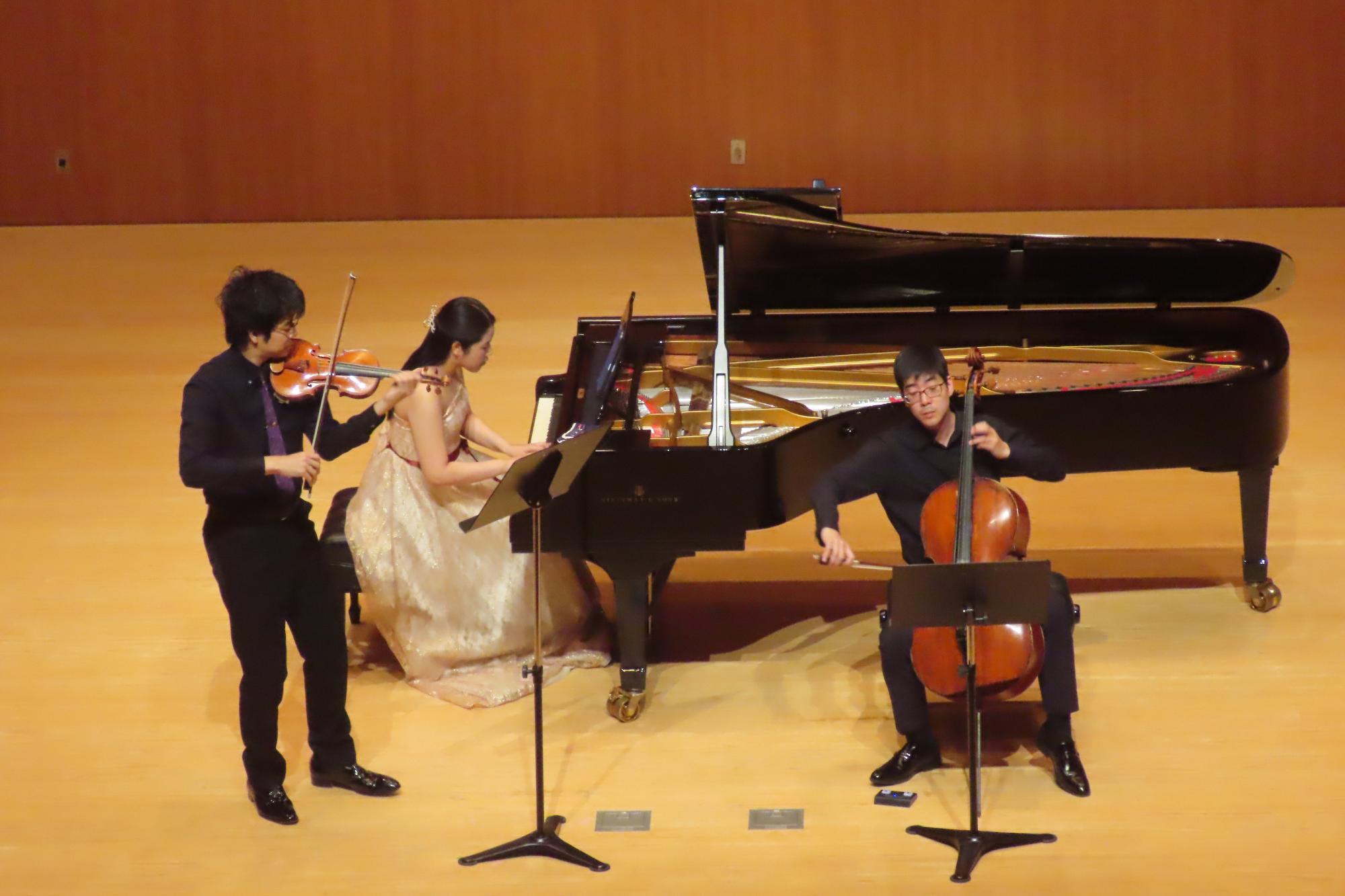 堀江トリオ演奏