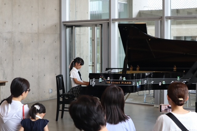 ストリートピアノ